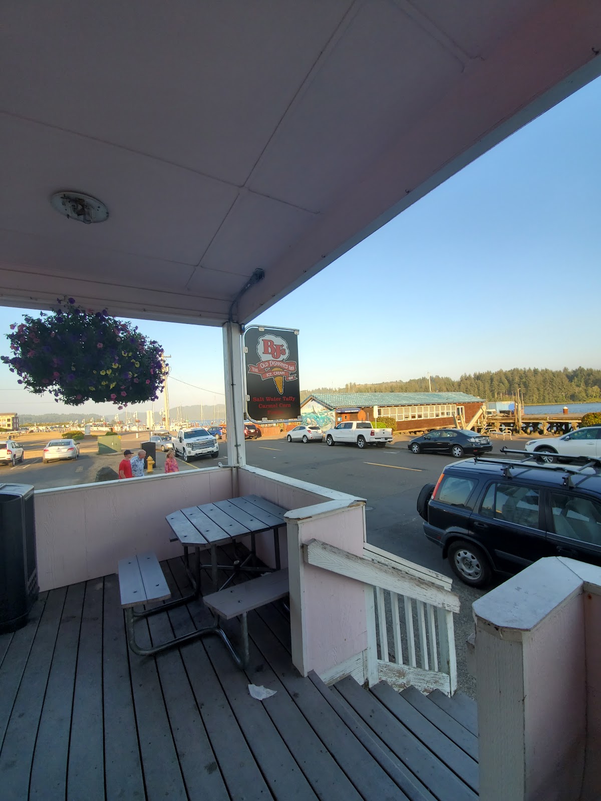 B J's Ice Cream Parlor in Florence, OR