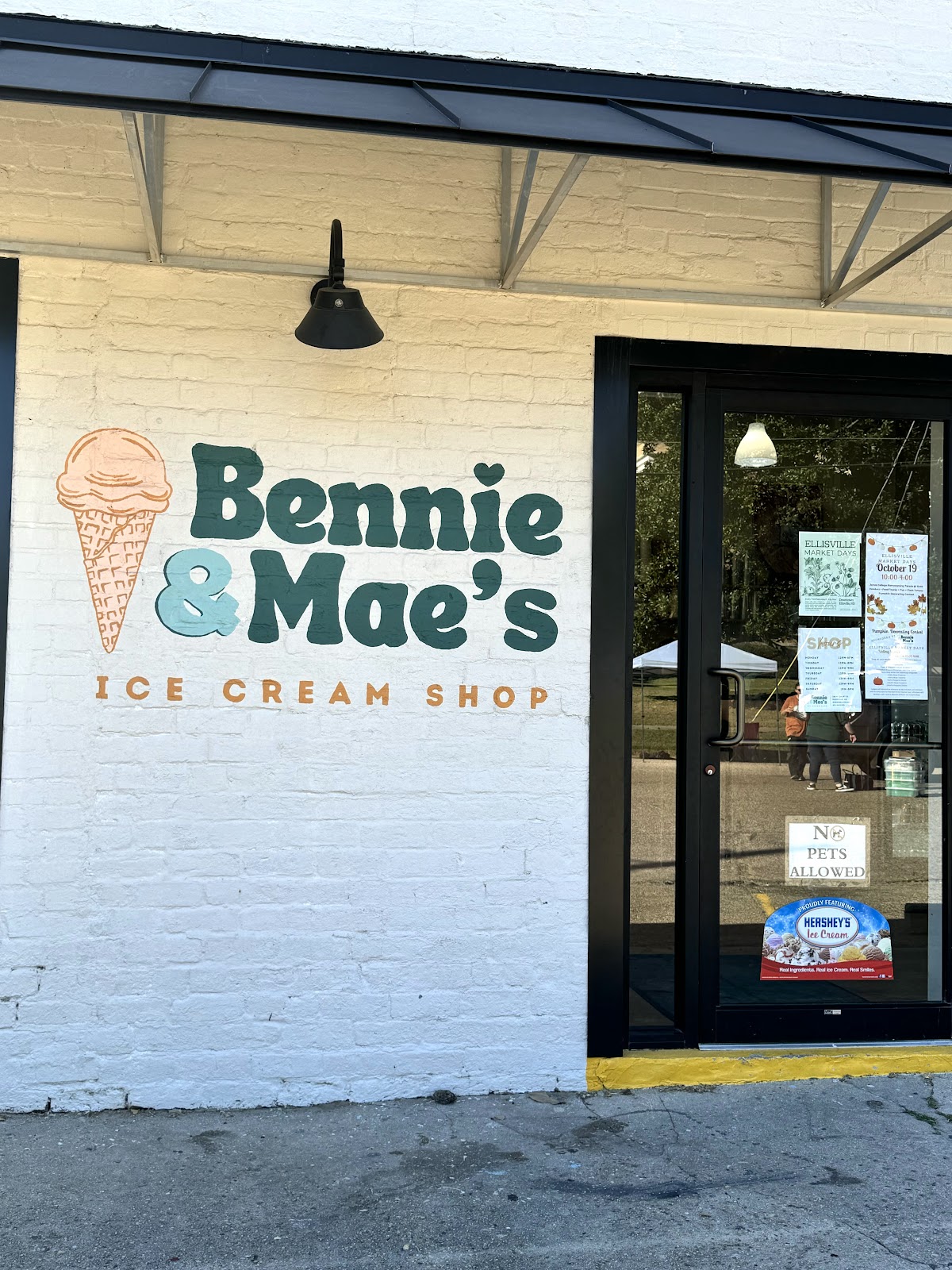 Bennie & Mae's Ice Cream Shop in Ellisville, MS