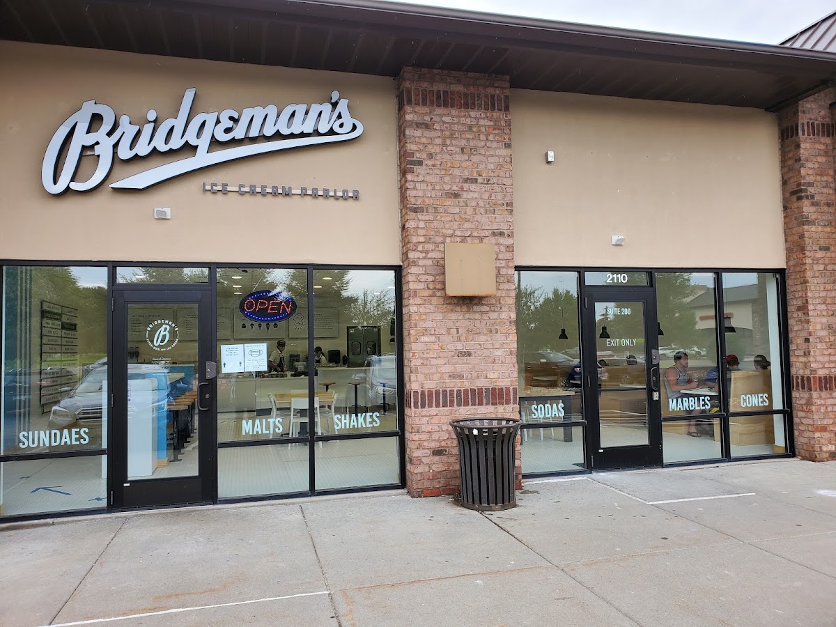 Bridgeman's Ice Cream Parlor in Woodbury, MN