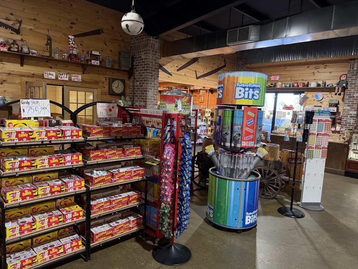 Candyland Cottage & Ice Cream Shoppe in Scott, LA