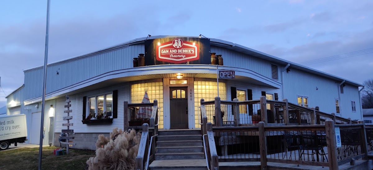 Dan and Debbie's Creamery in Ely, IA