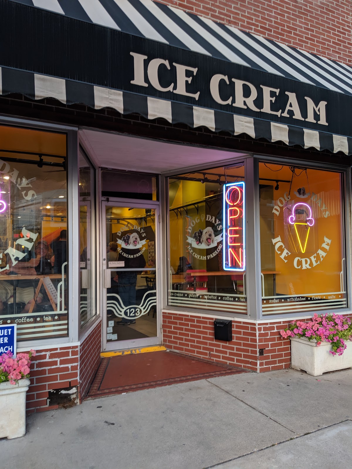 Dog Days Ice Cream Parlor in Chesterton, IN