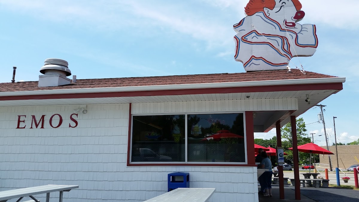 Emo's Dairy Mart in Peoria, IL