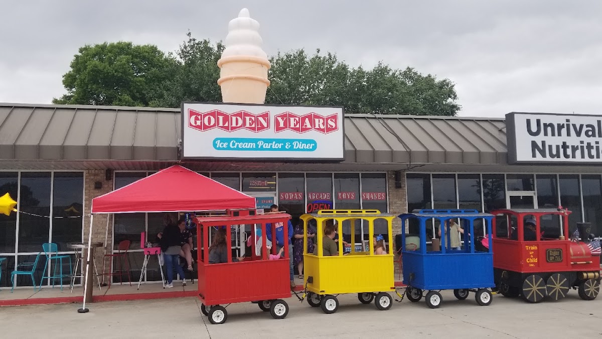 Golden Years Ice Cream Parlor and Diner / Food Truck in Hazel Green, AL