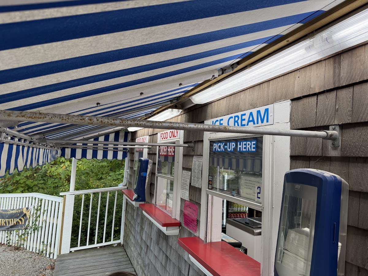 Handy Hill Creamery in Westport, MA