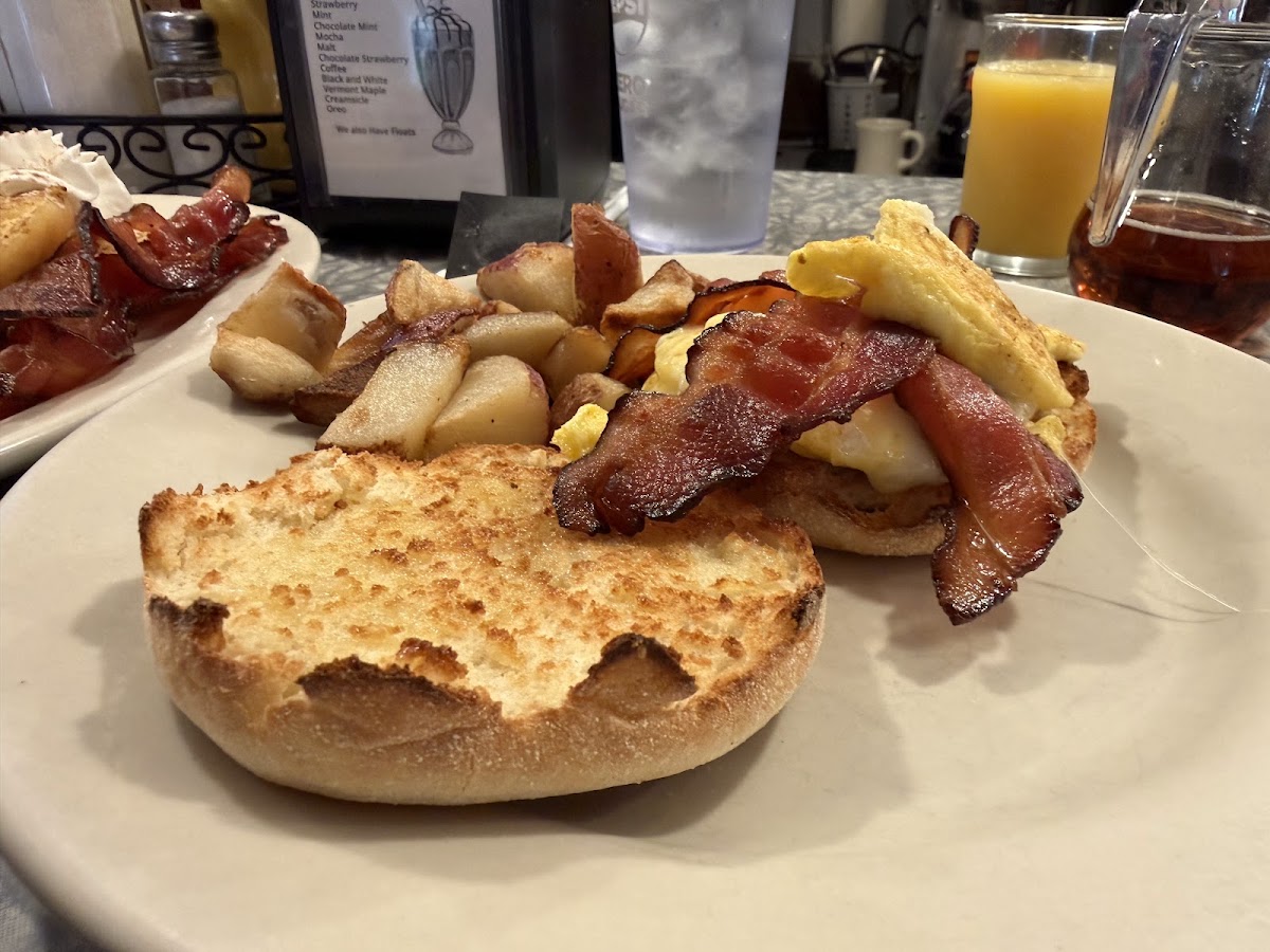 Henry's Diner photo from Google