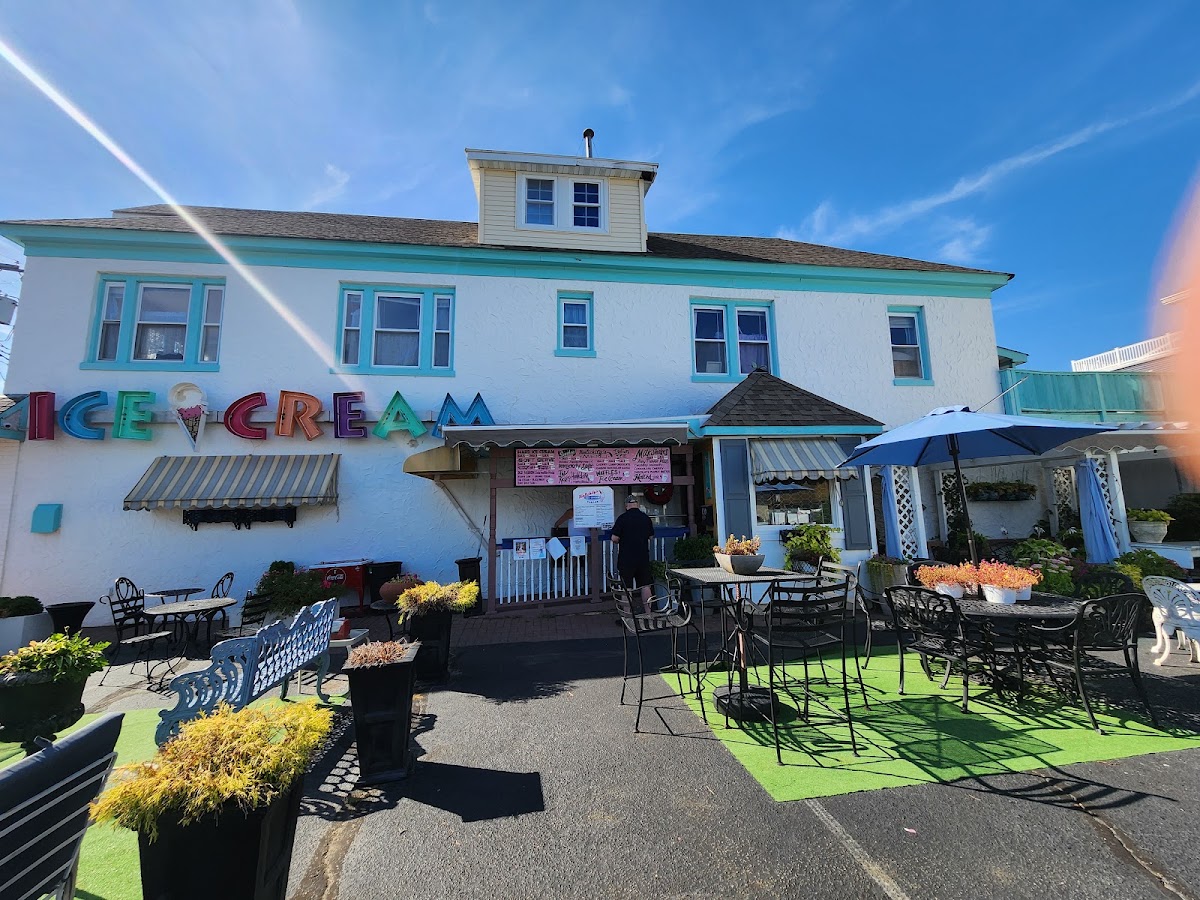 Hinlickity’s Ice Cream Parlor photo from Google