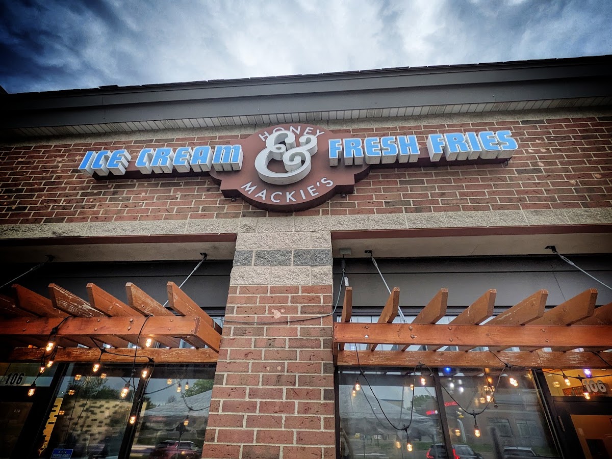 Honey & Mackie's in Plymouth, MN