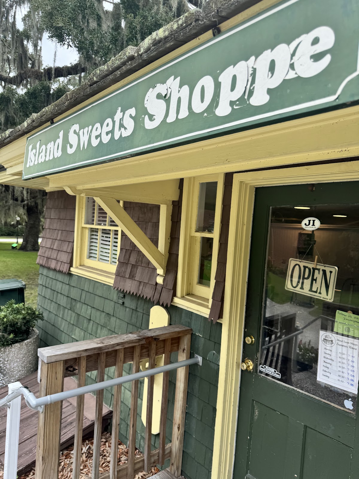 Island Sweets Shoppe in Brunswick, GA