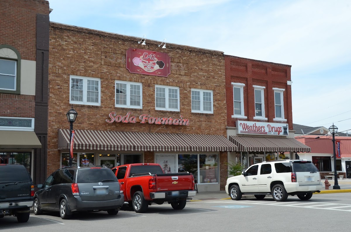 L & R Soda Bar in Elkton, KY