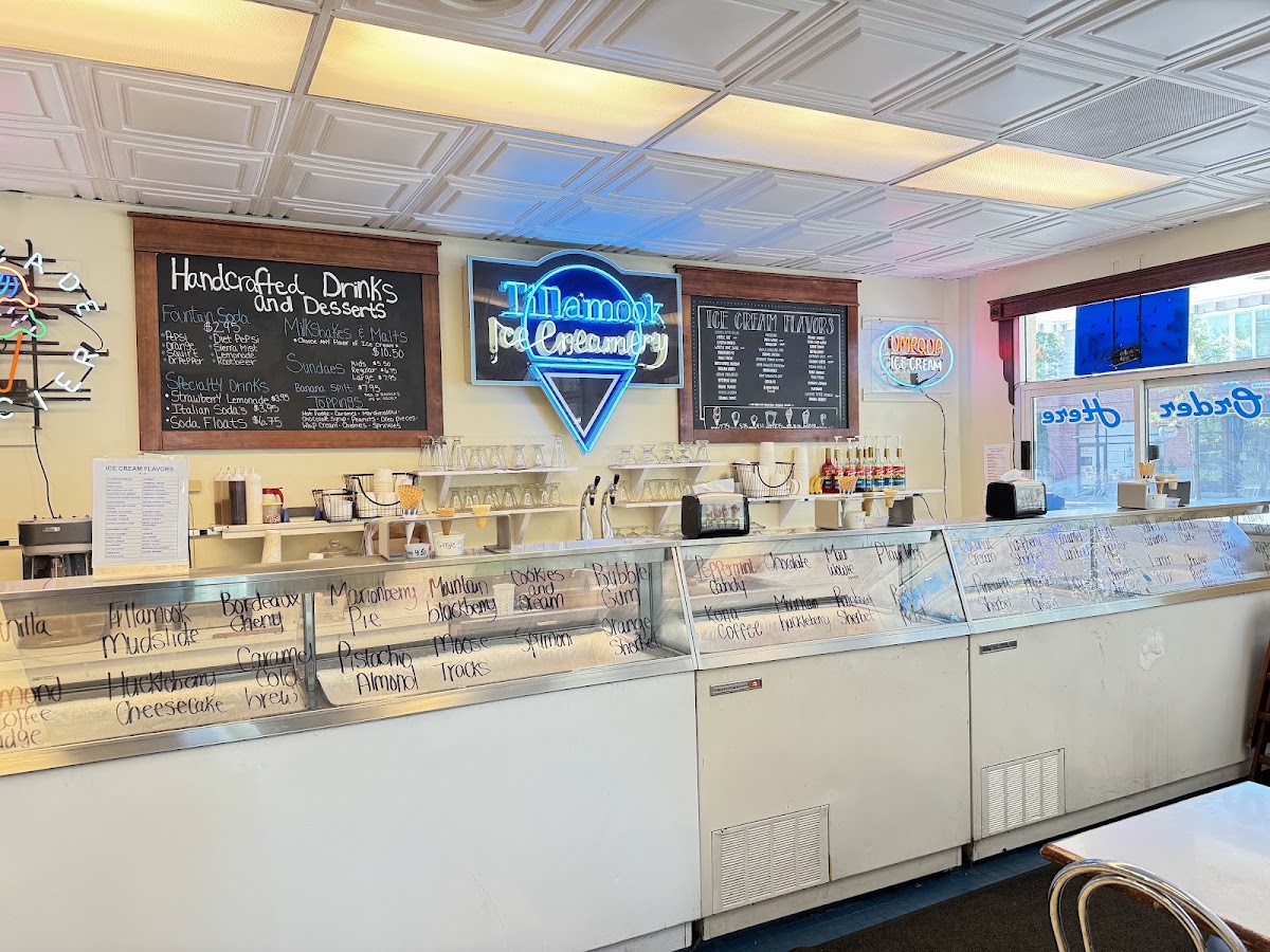 Lake Oswego Ice Creamery and Restaurant photo from Google