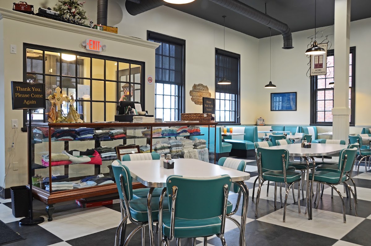 Livingston’s Soda Fountain & Grill in Brownsville, TN