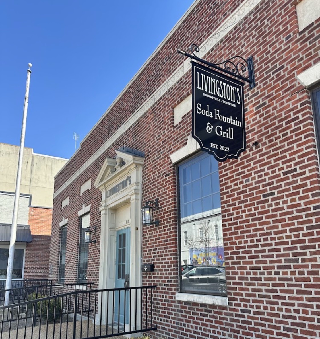 Livingston’s Soda Fountain & Grill photo from Google