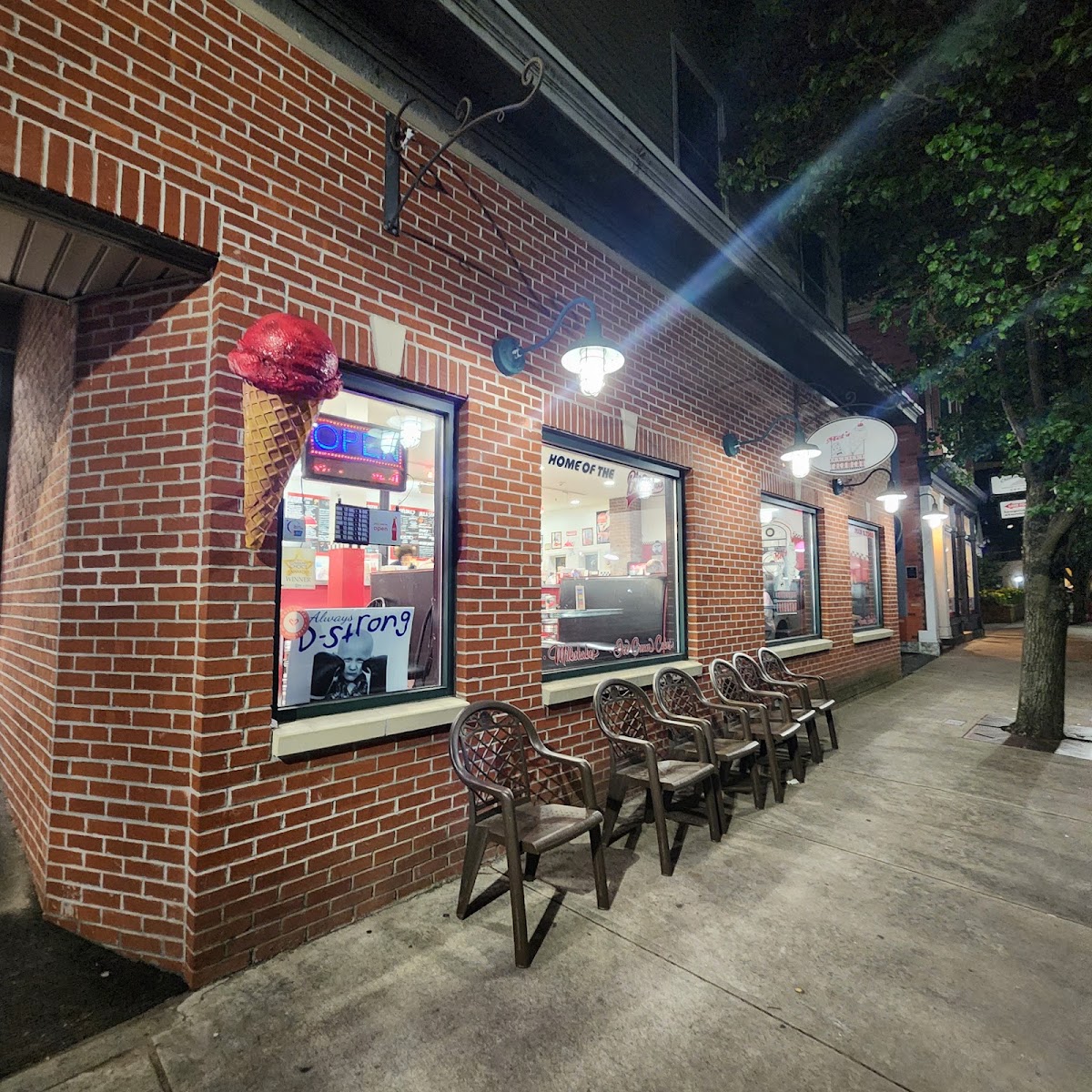 Mel's Downtown Creamery in Stonington, CT