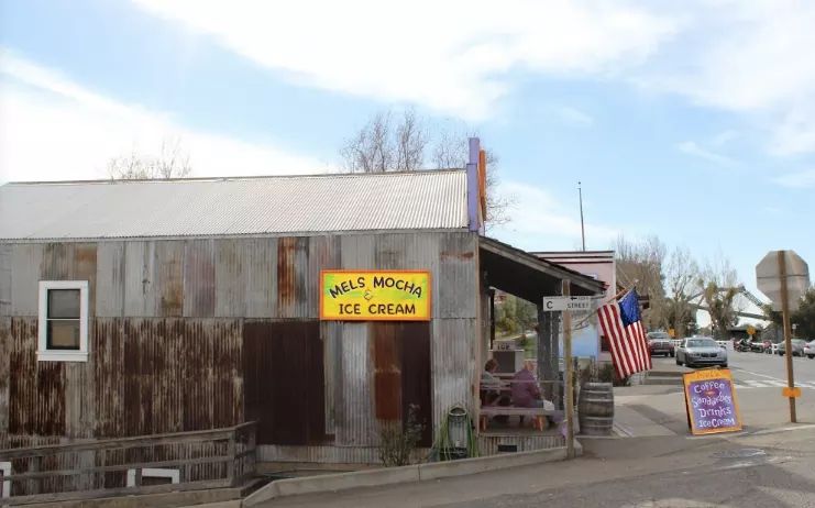 Mel's Mocha & Ice Cream in Walnut Grove, CA