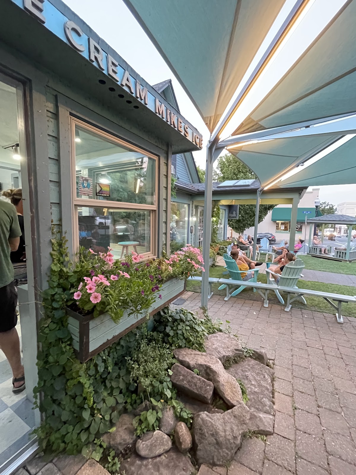 Mike's Ice Cream in Hood River, OR