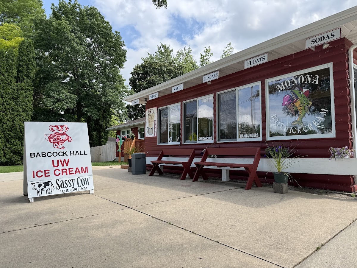 Monona Bait & Ice Cream Shop in Monona, WI