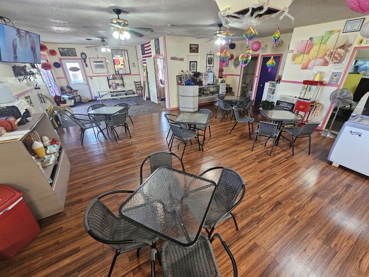 Pearls Crooked Cone Creamery in Cuba, MO
