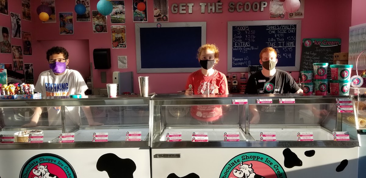 Pete's Castle Marathon & Get The Scoop Ice Cream Shoppe in Genoa, IL