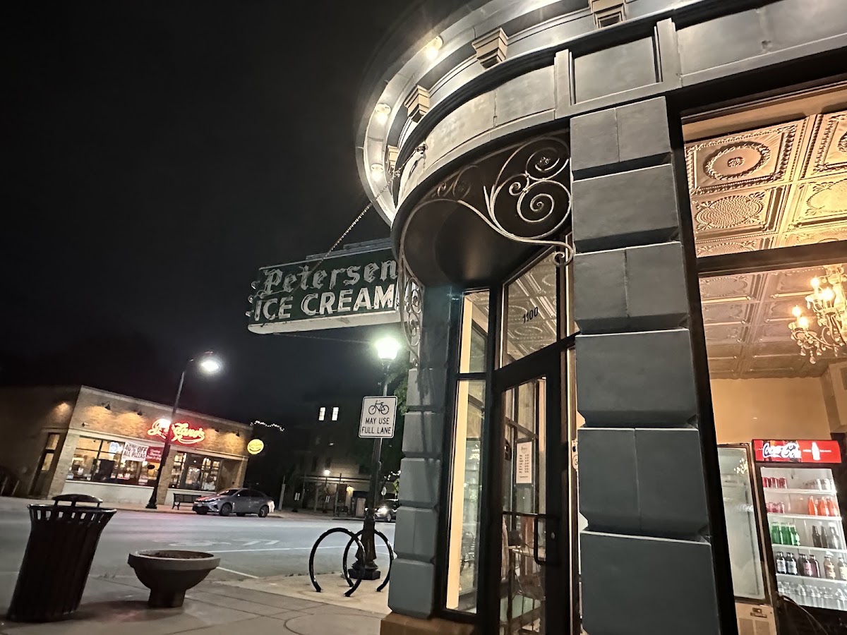 Petersen's Ice Cream in Oak Park, IL