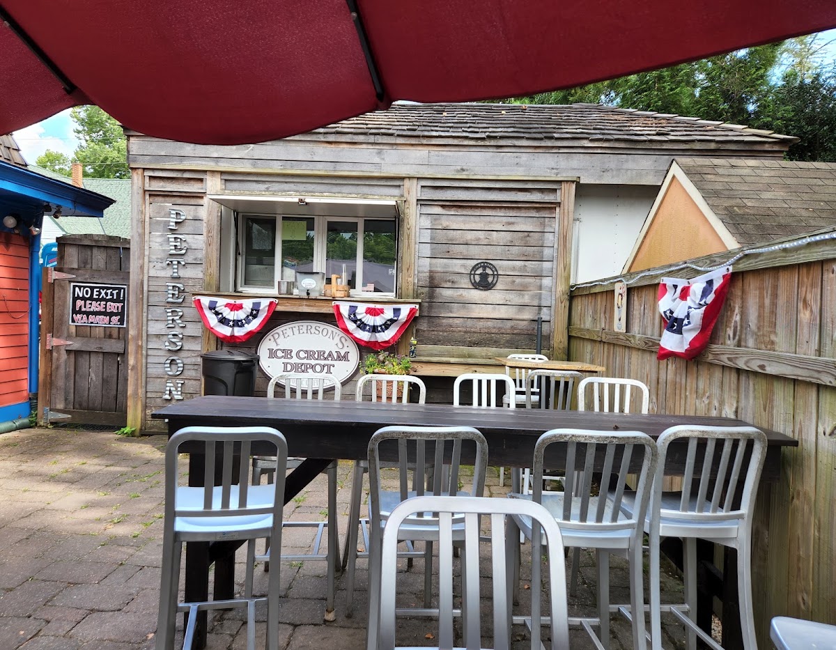 Peterson's Ice Cream Depot in Clifton, VA