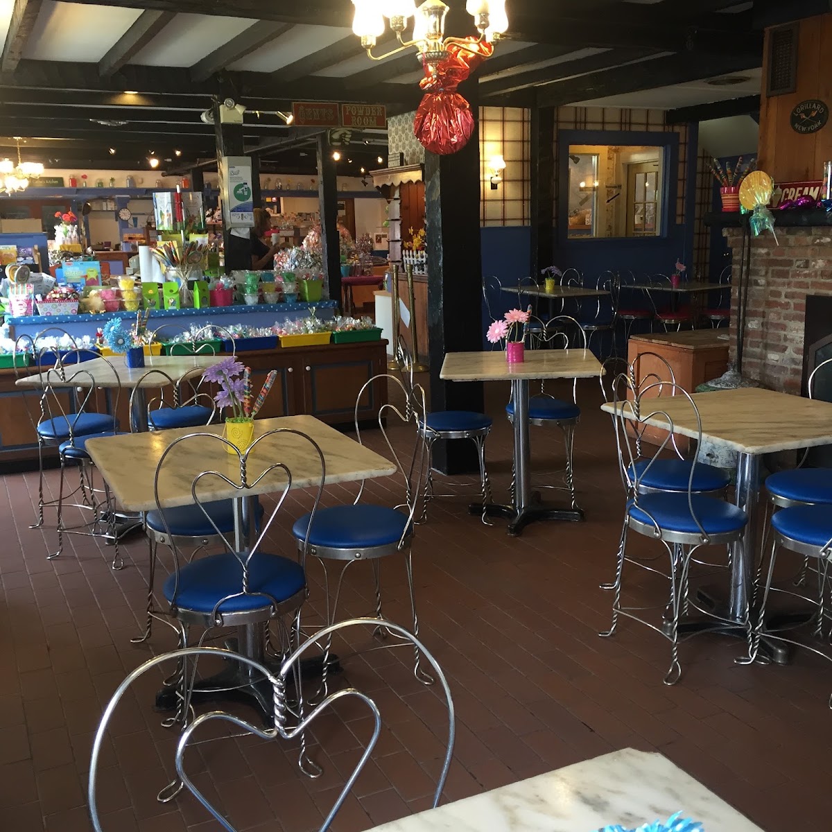 Putnam Pantry Candies, Ice Creams & Cafe in Danvers, MA
