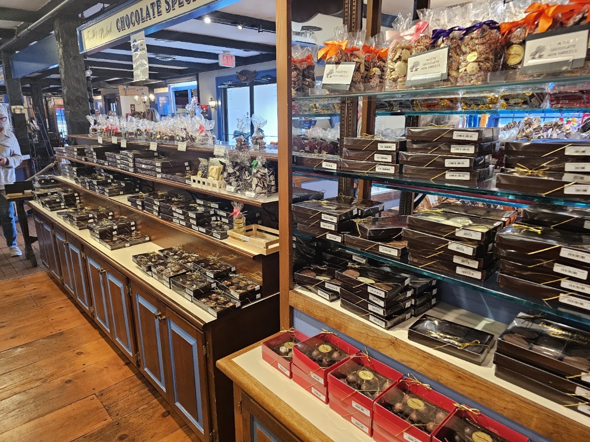 Putnam Pantry Candies, Ice Creams & Cafe photo from Google
