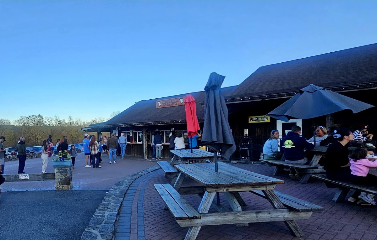 Rich Farm Ice Cream Shop photo from Google