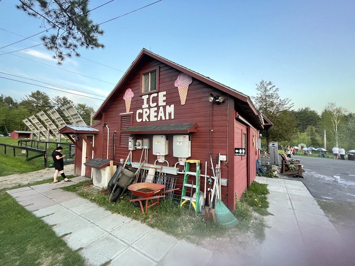 Sanctuary Dairy Farm Ice Cream in Sunapee, NH