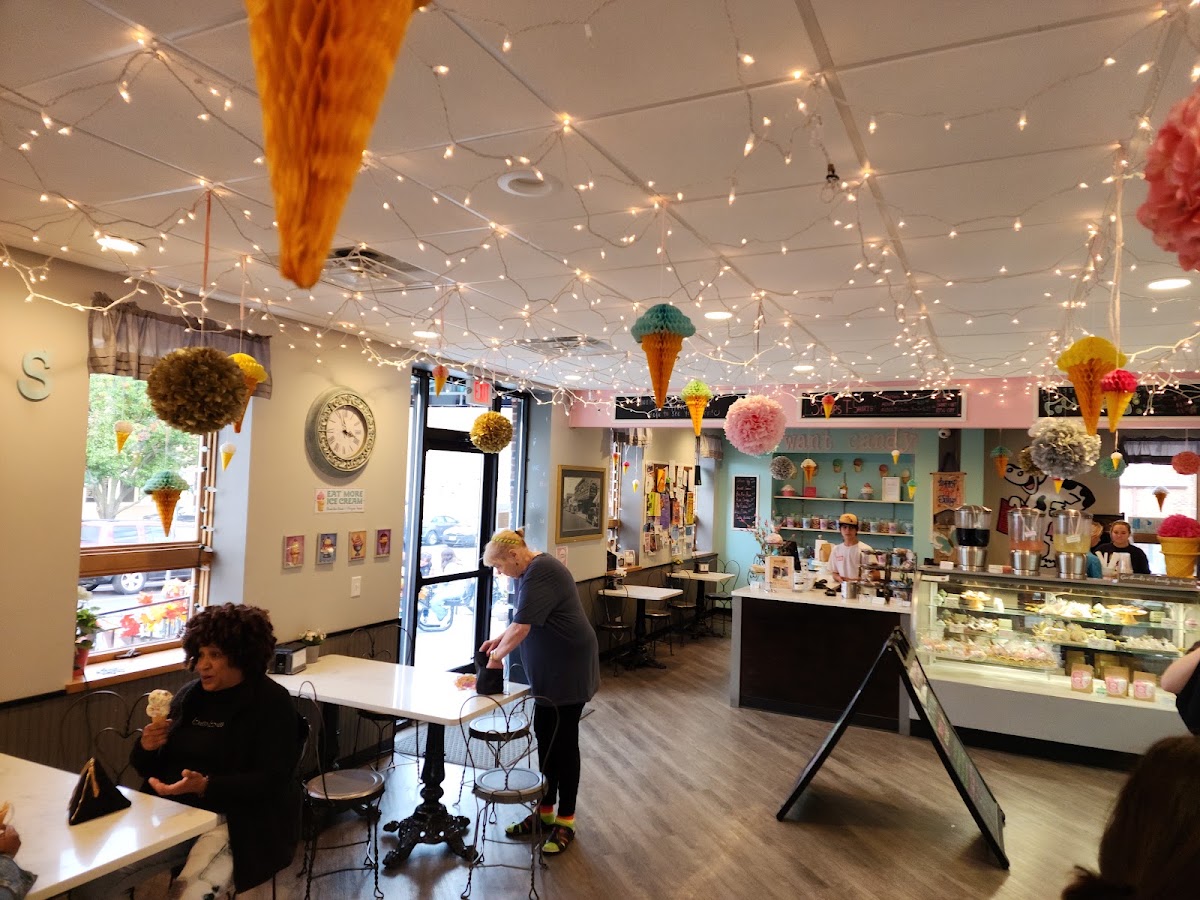 Scoops Ice Cream & Candy in Kenosha, WI