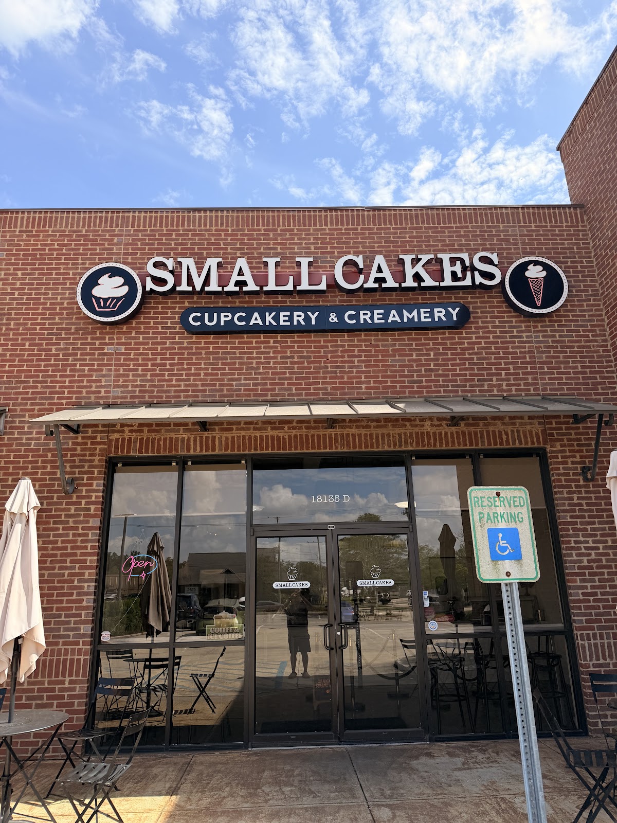Smallcakes Cupcakery & Creamery in Baton Rouge, LA
