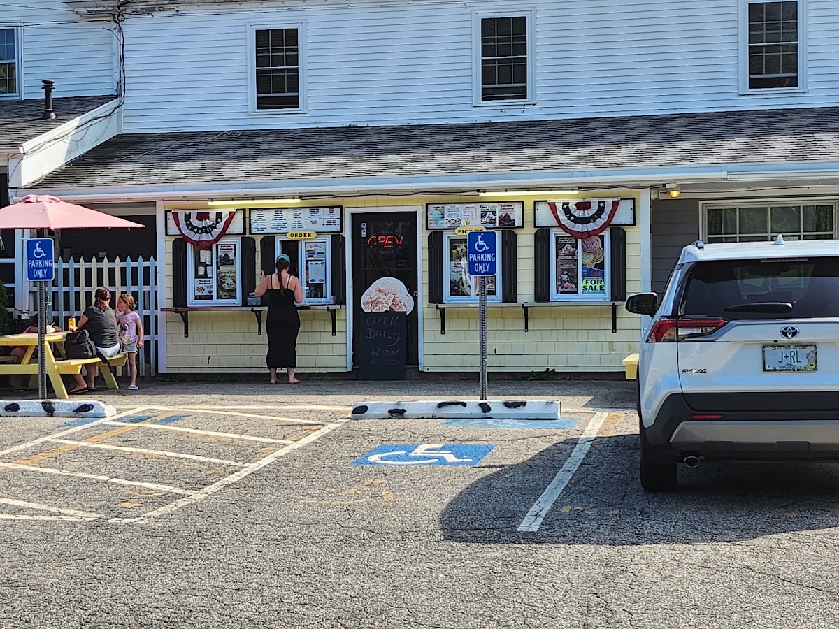 The Center Scoop in Chester, NH