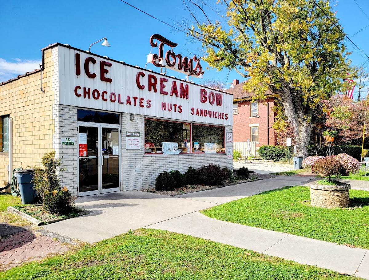 Tom's Ice Cream Bowl in Zanesville, OH