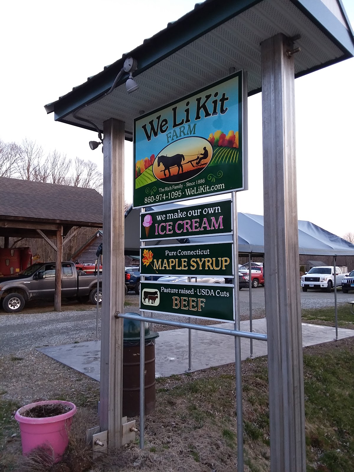 We-Li-Kit Ice Cream in Pomfret Center, CT