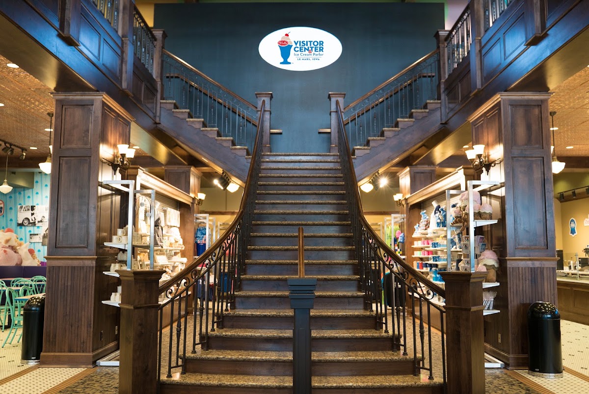 Wells Visitor Center & Ice Cream Parlor in Le Mars, IA