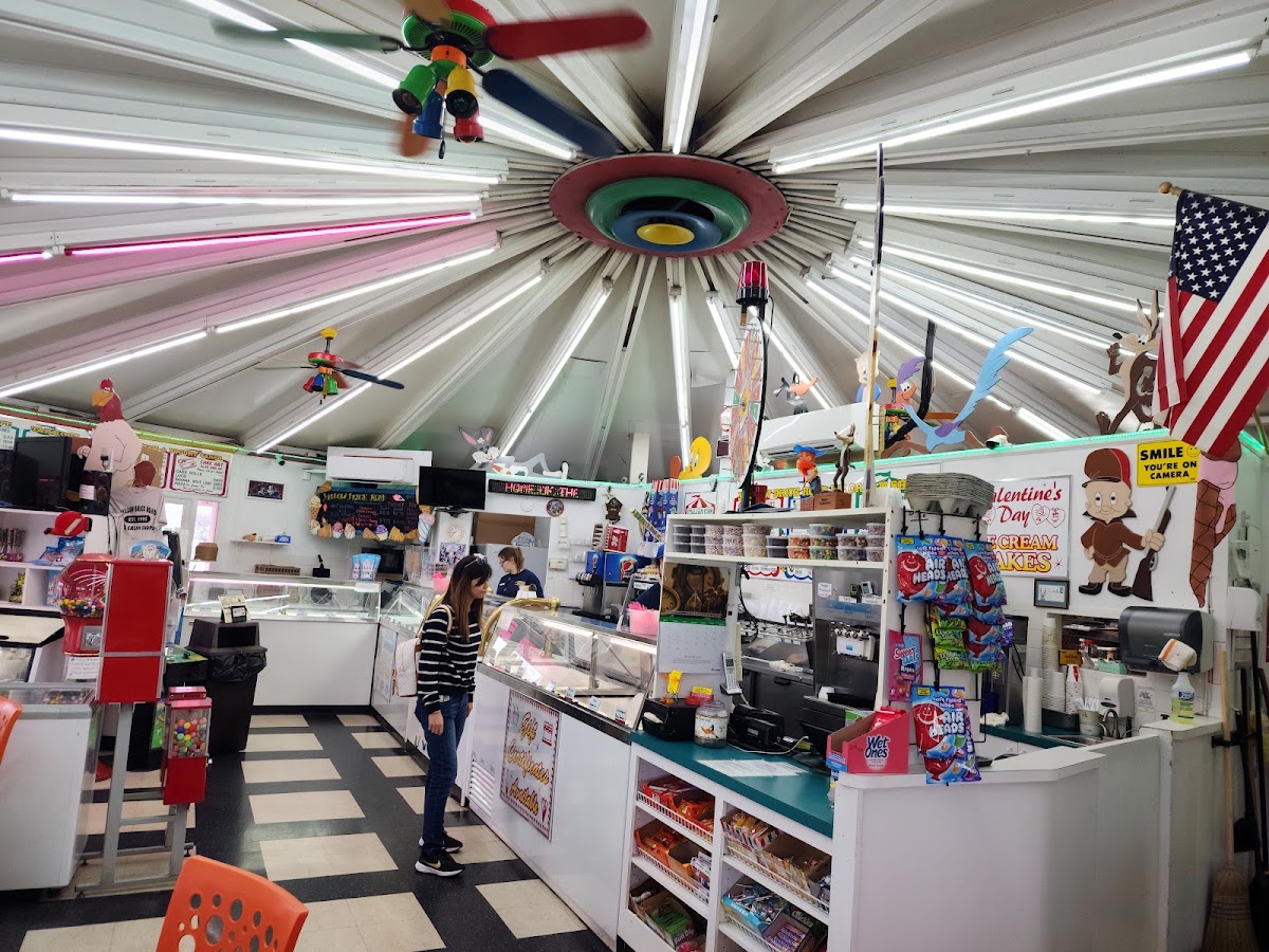 Yellow Brick Ice Cream Carousel in Toms River, NJ